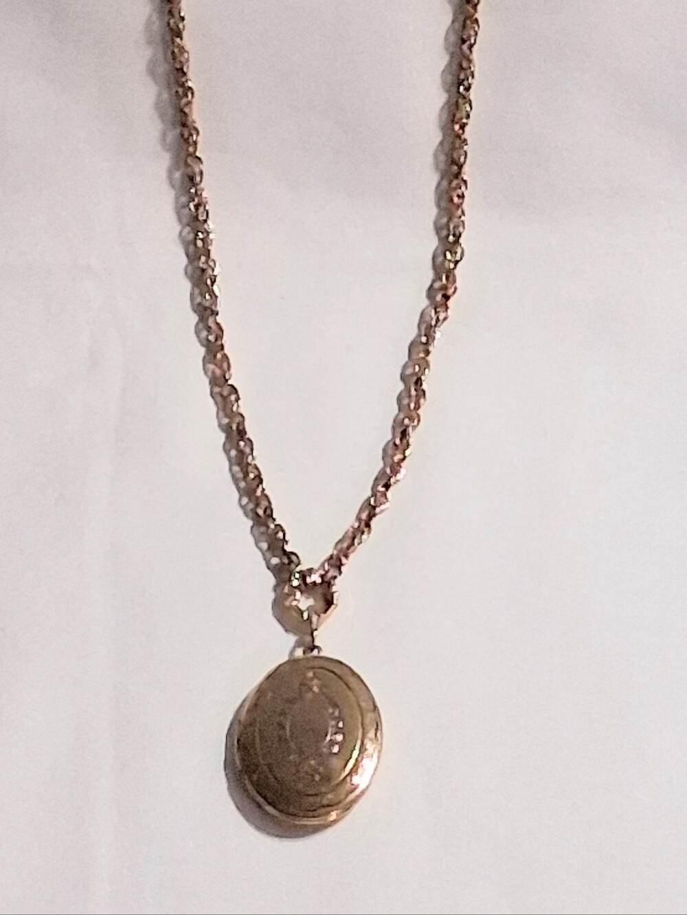 Vintage 1928 Gold-Tone Engraved Oval Locket Necklace